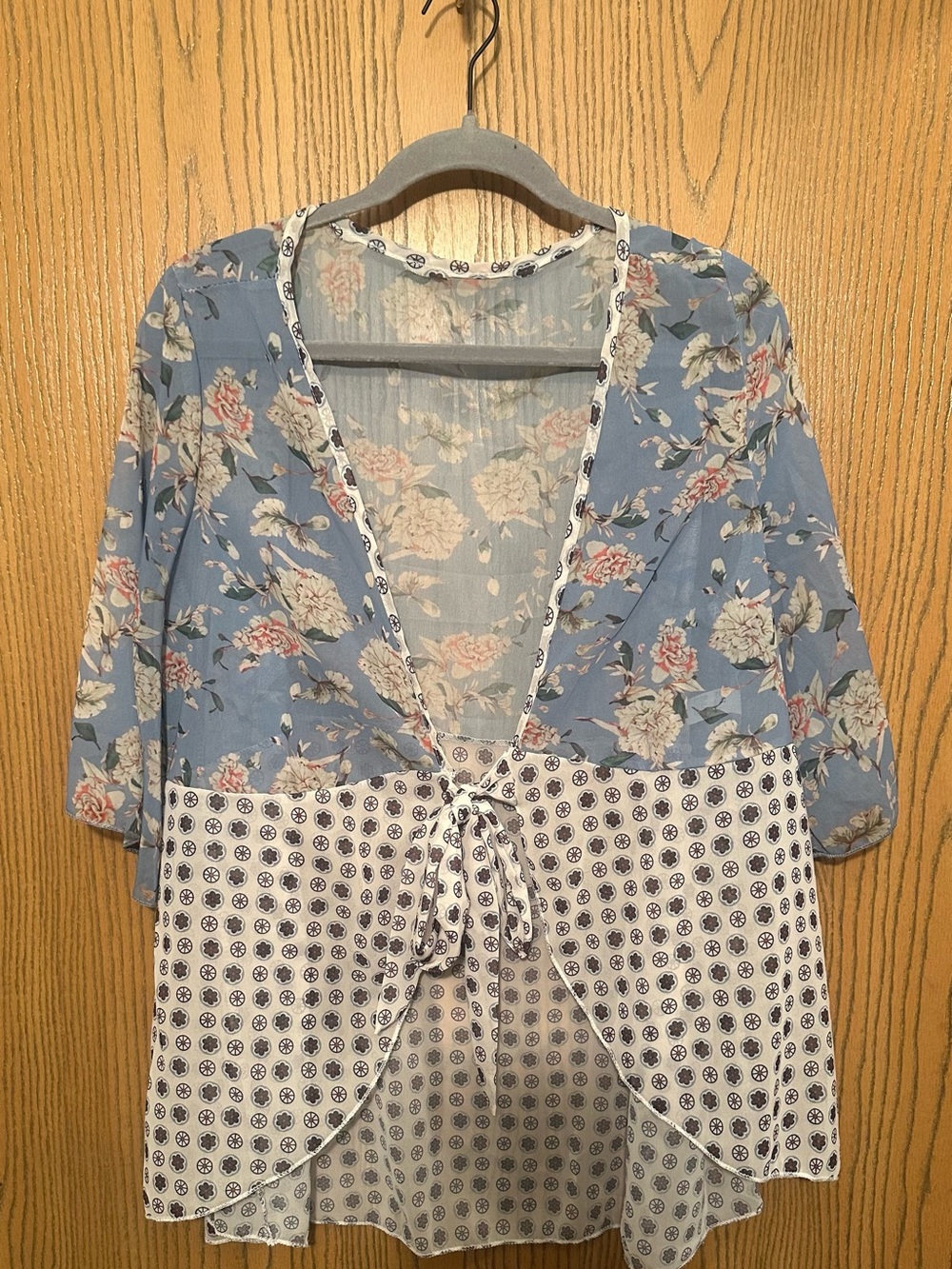 Floral Mixed-Print Tie-Front Kimono Size large
NEW never worn - Picture 4 of 4
